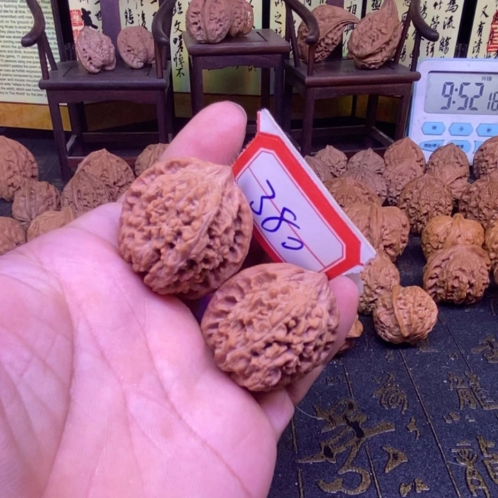 楊***華文玩核桃吊坠野生
