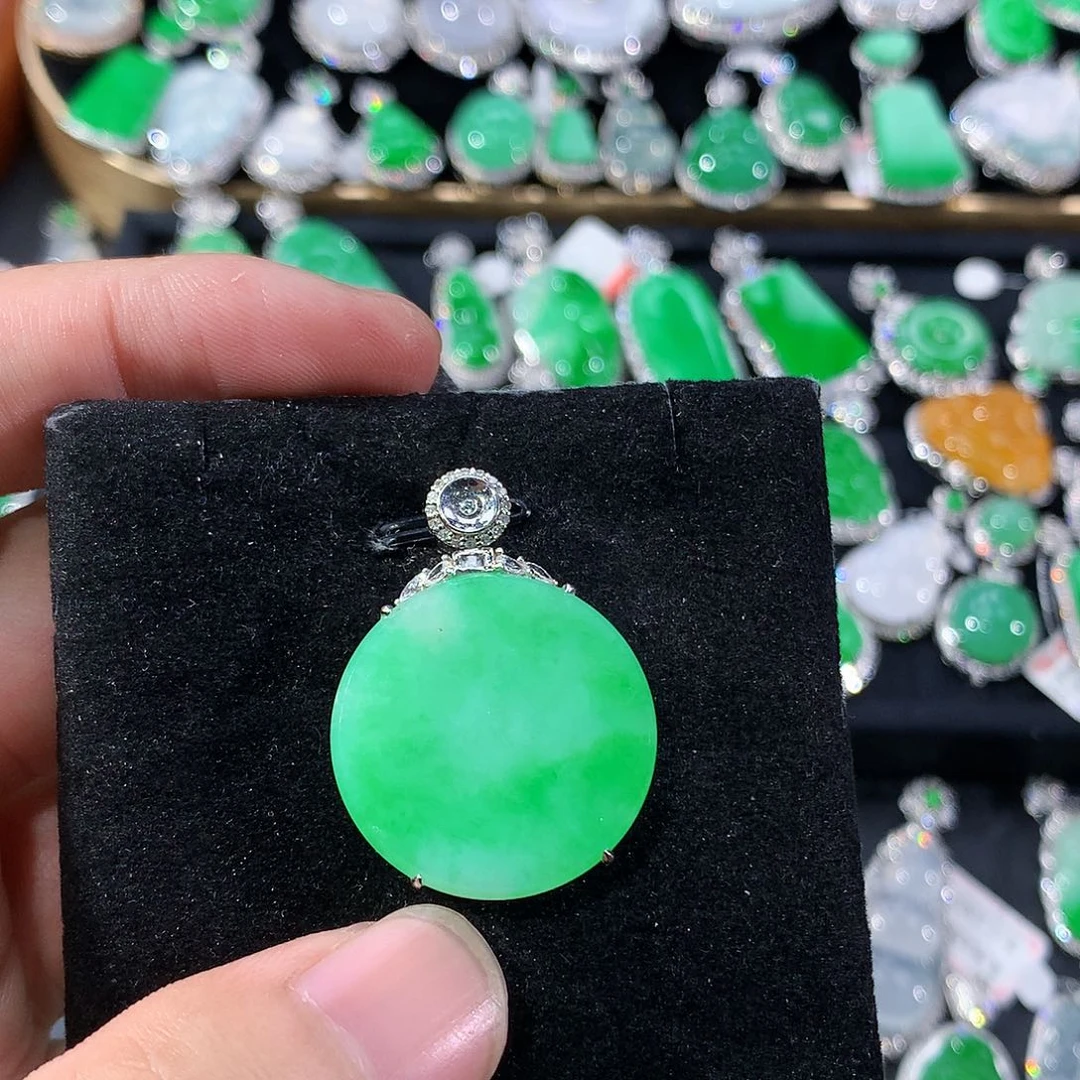 翡翠18K金镶嵌颈饰