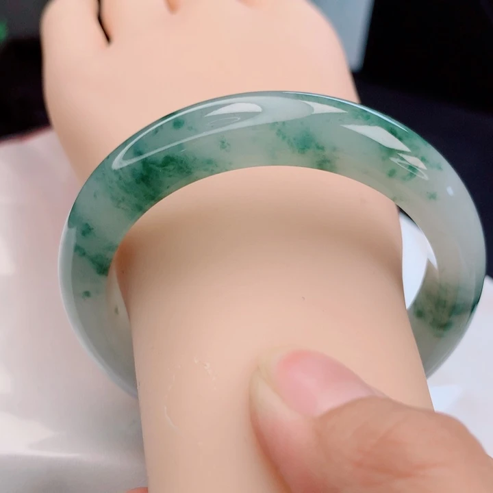 翡翠未镶嵌手镯56圈