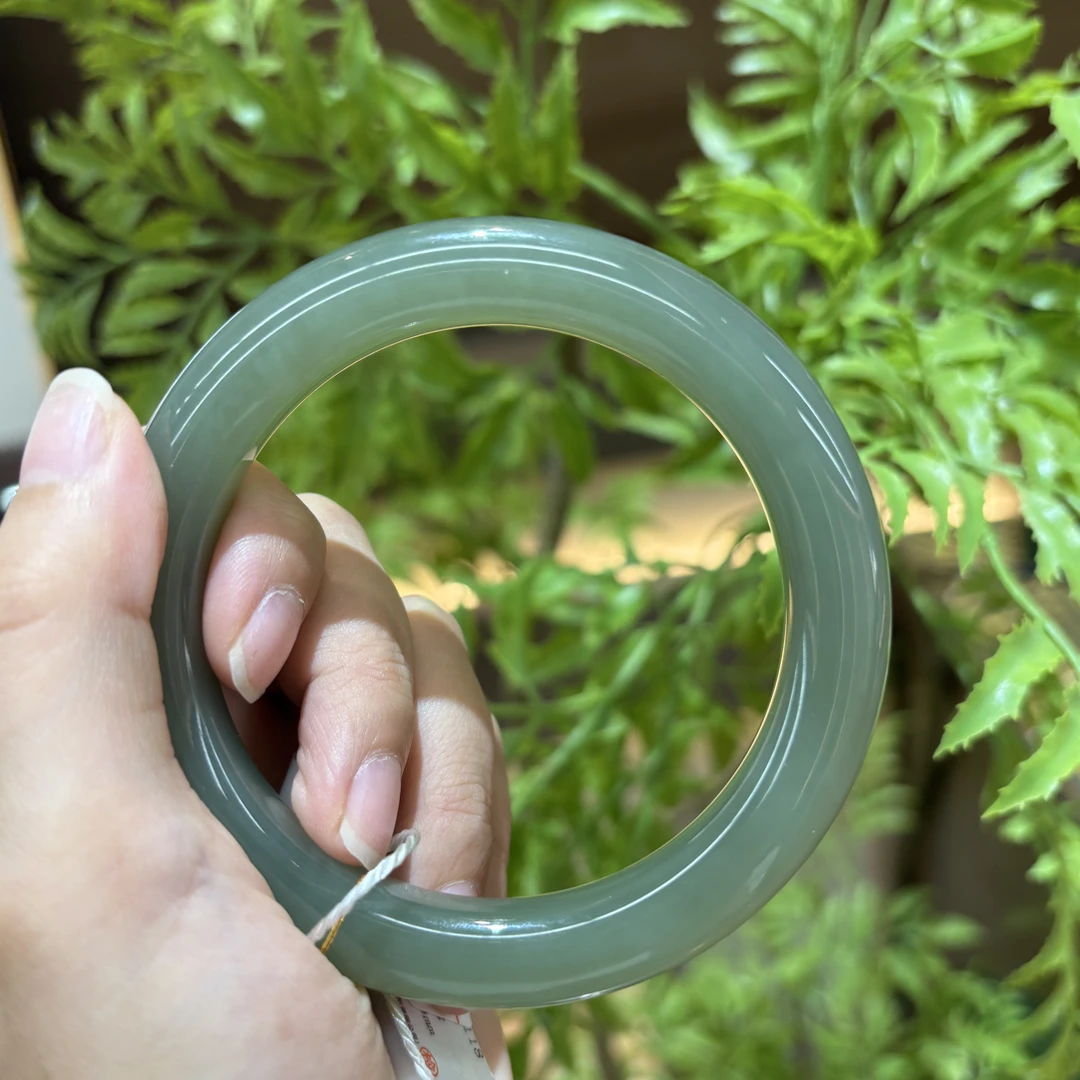082204wt和田玉青海料湖水绿手镯 圈口：63.5 mm克重：77.08g