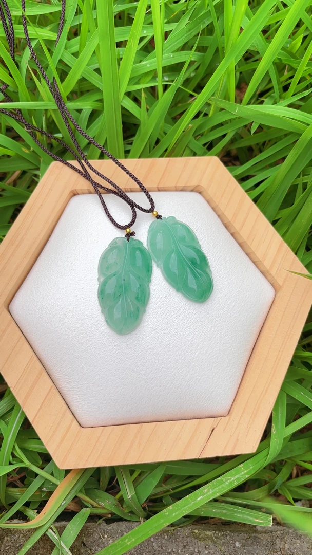 天然石英质玉 果绿叶子吊坠 简约百搭 多样性发货