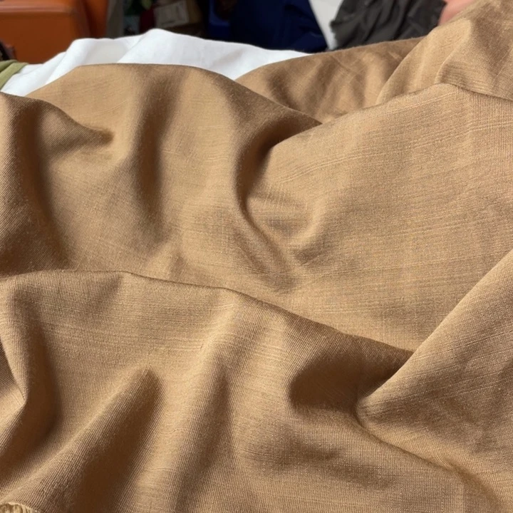 卡其色棉麻2米。