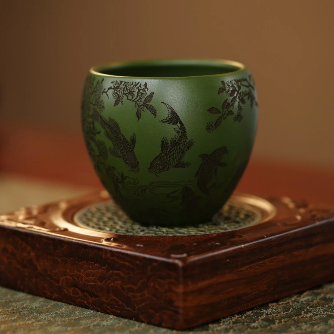 469宜兴紫砂主人杯原矿绿泥刻绘年年有鱼品茗茶具