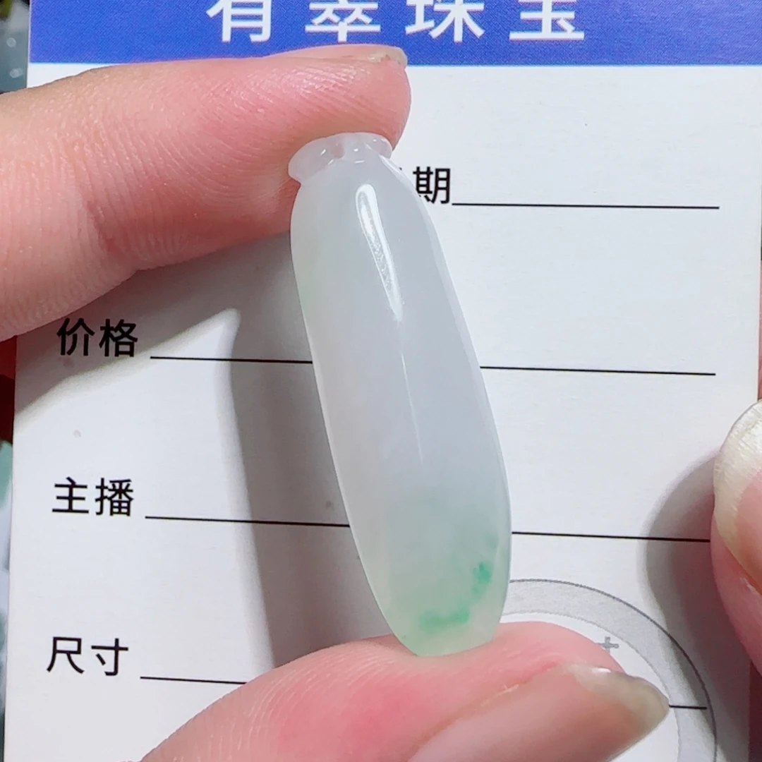 翡翠未镶嵌颈饰福瓜