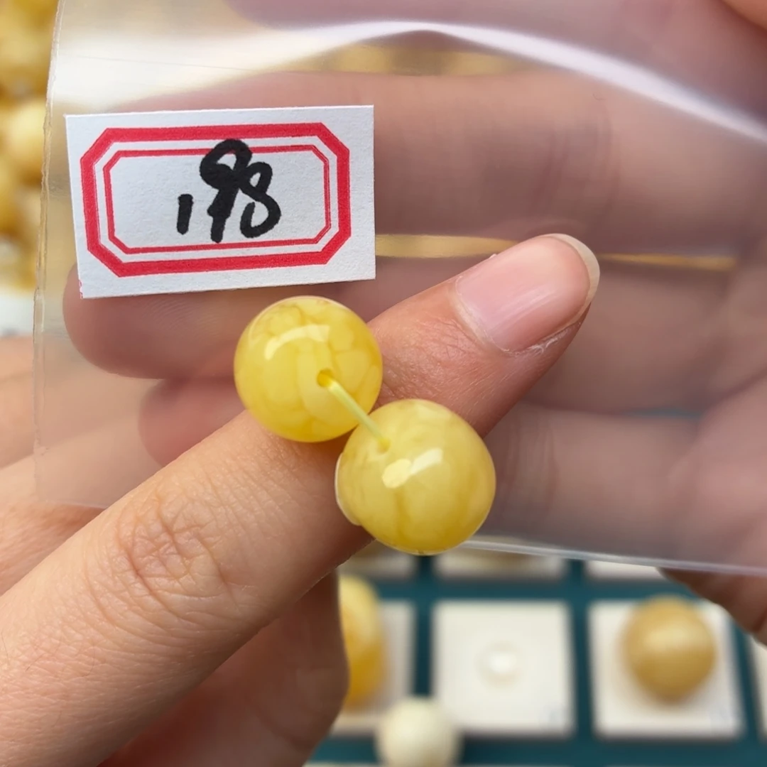 魚***粥蜜蜡未镶嵌裸石蜜蜡