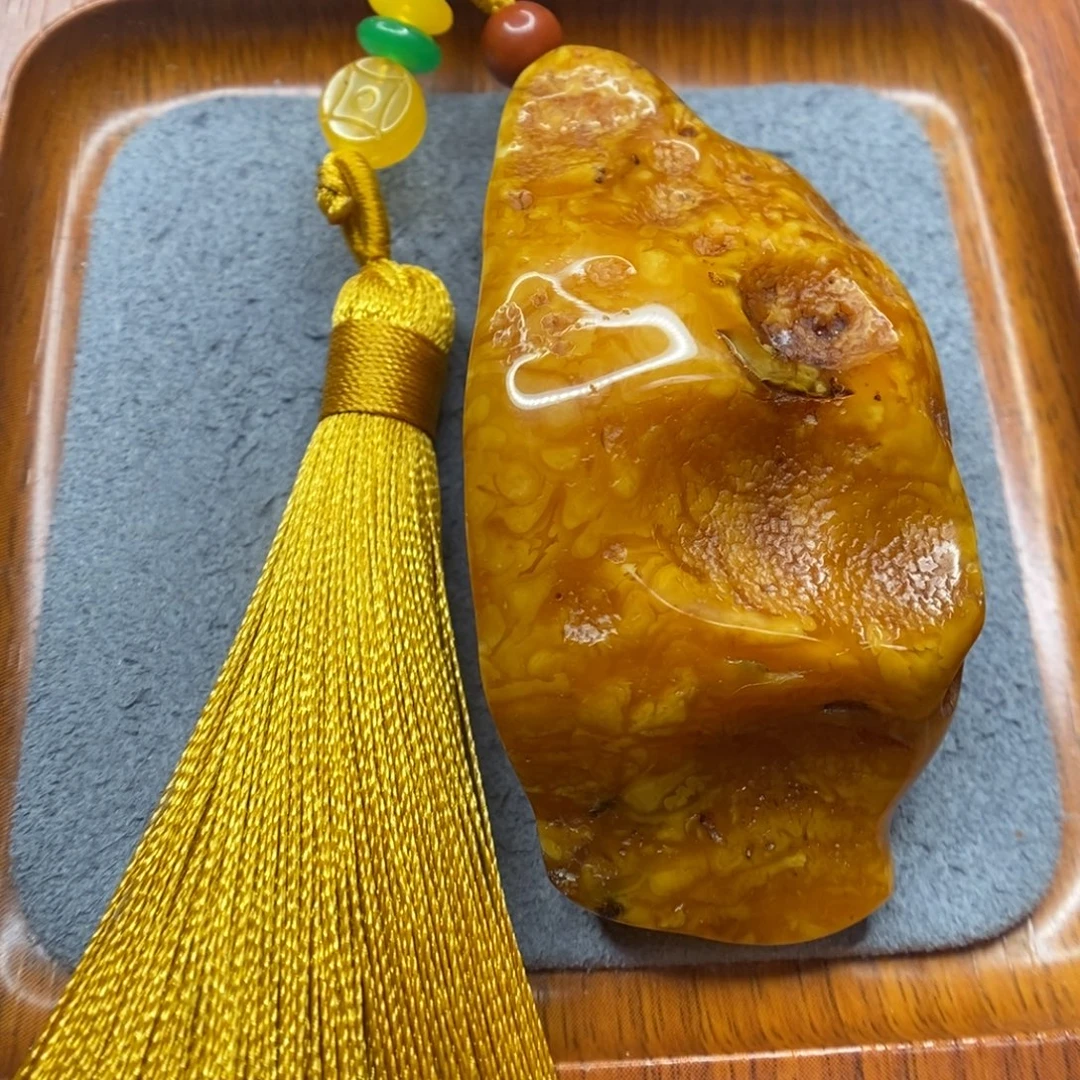 窈***女蜜蜡未镶嵌颈饰郎