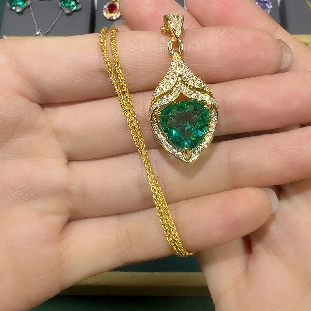 颈饰祖母绿18K金镶嵌