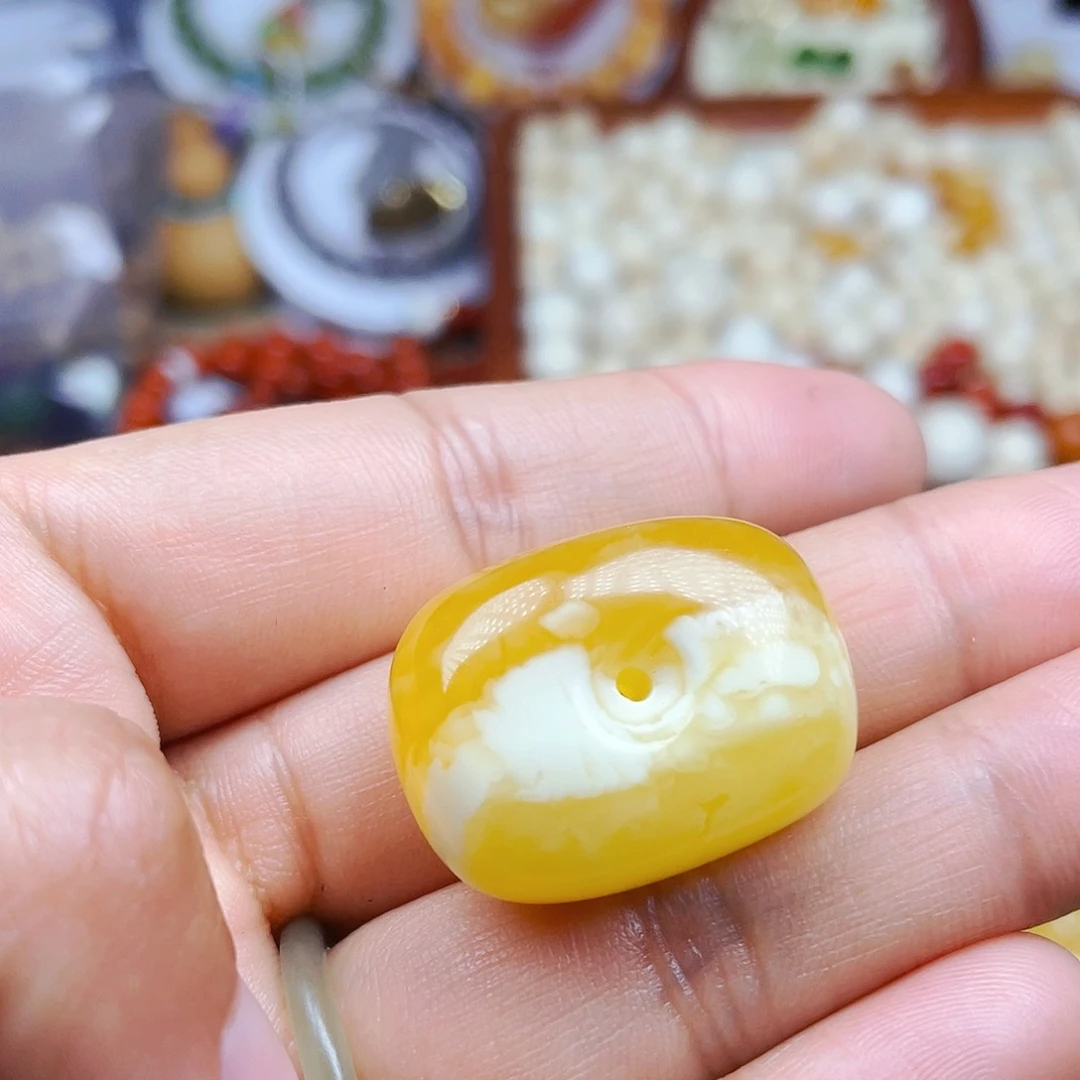 琥珀裸石未镶嵌桑*果