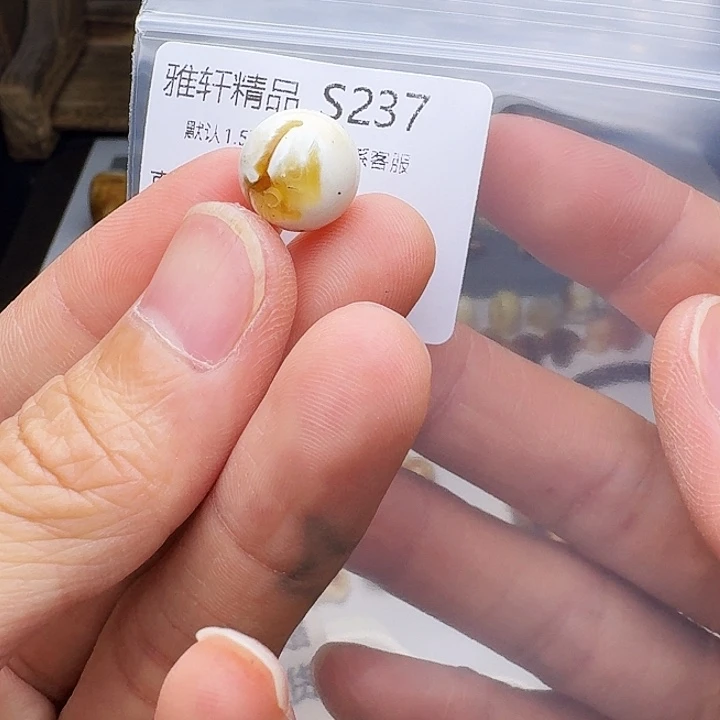琥珀未镶嵌裸石琥珀