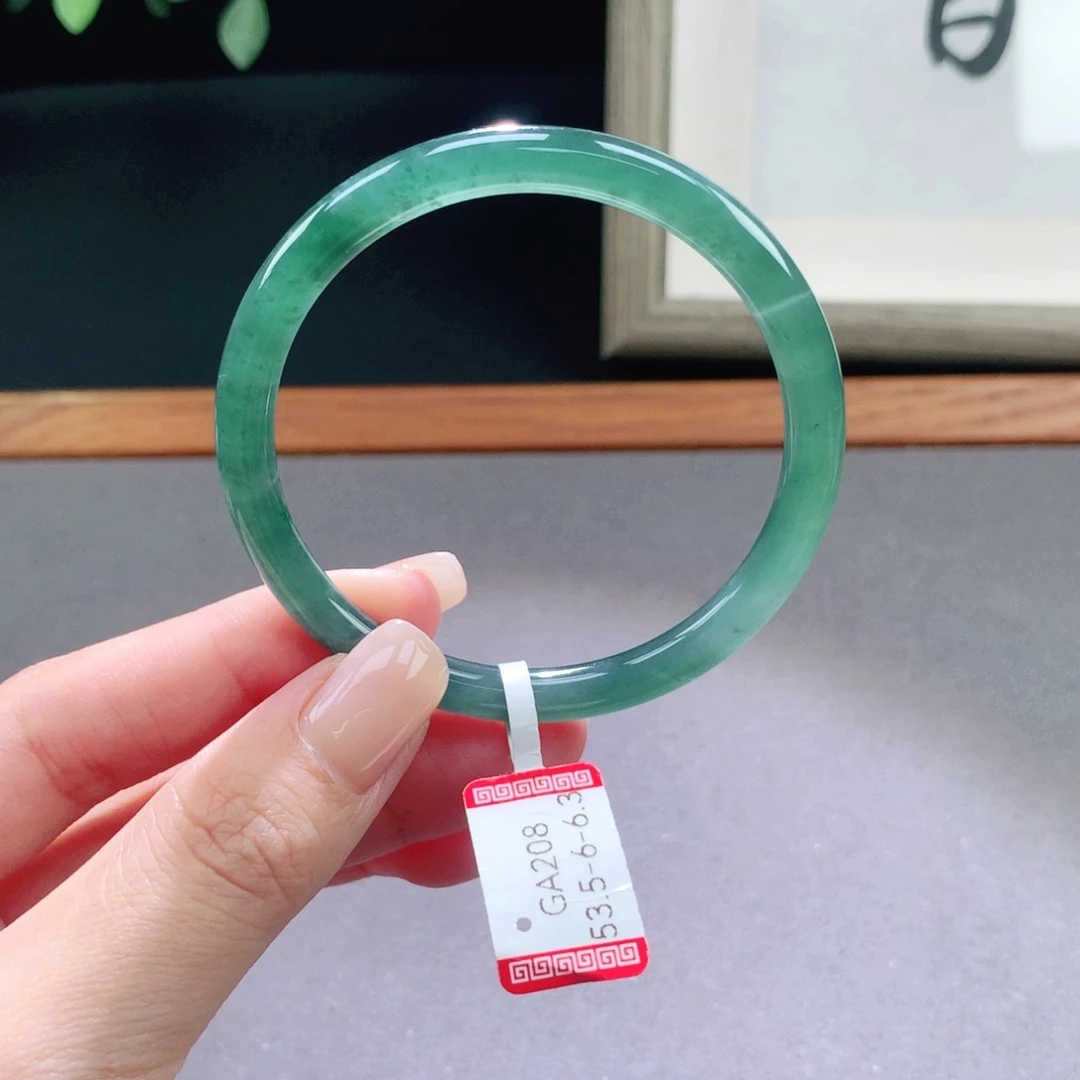 翡翠手镯未镶嵌天然翡翠