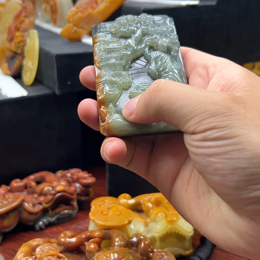 未镶嵌石英质玉（黄龙玉）黄龙玉