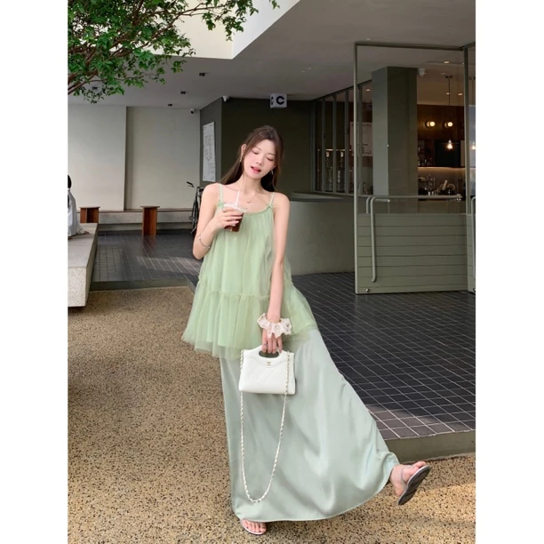 夏季茶里茶气高级感减龄洋气多巴胺绿色吊带上衣