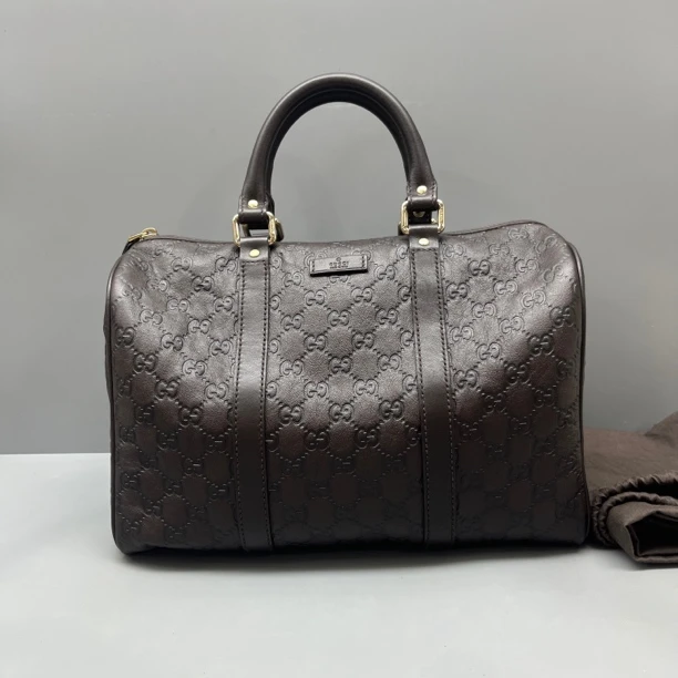 95新 GUCCI/古驰 棕色压花波士顿枕头包 尺寸32*20 SV16567