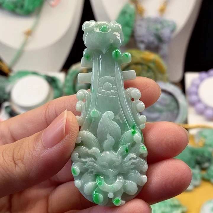 翡翠颈饰未镶嵌翡翠吊坠