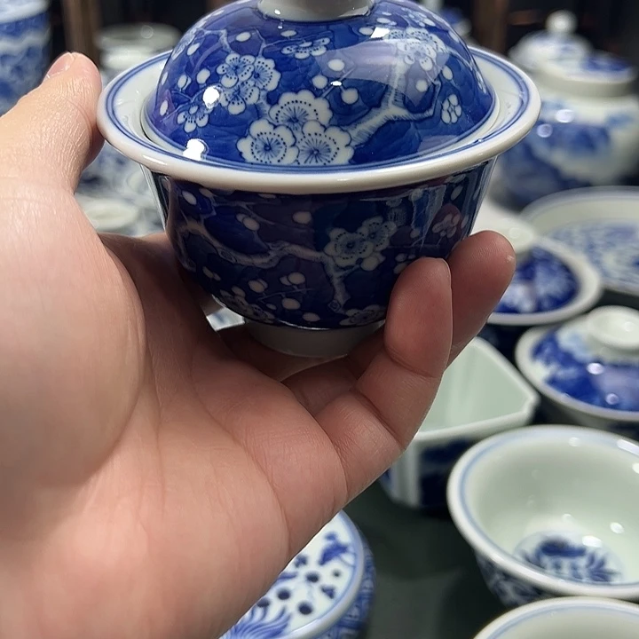 朱***宇微瑕柴窑蓝底冰梅两才