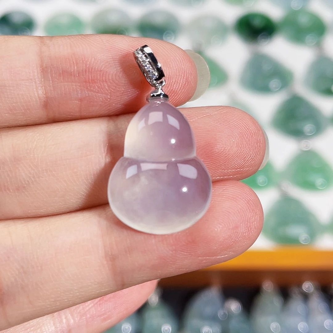 颈饰18K金镶嵌翡翠吊坠