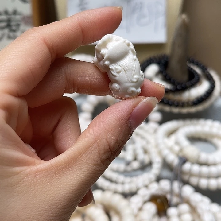 香榧木鹿角2.6*1.6貔貅吊坠