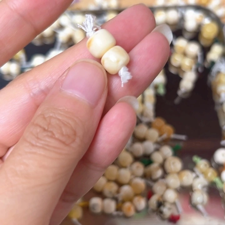 裸石蜜蜡未镶嵌8.5mm一对