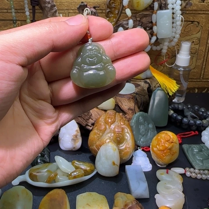 和田玉（青玉）未镶嵌颈饰和田玉青黄口佛公吊坠