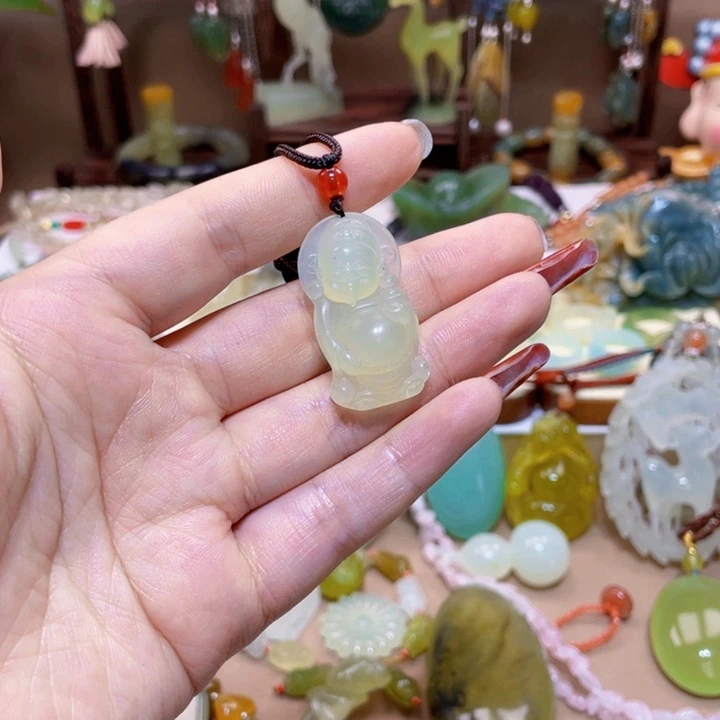 蛇纹石玉颈饰未镶嵌