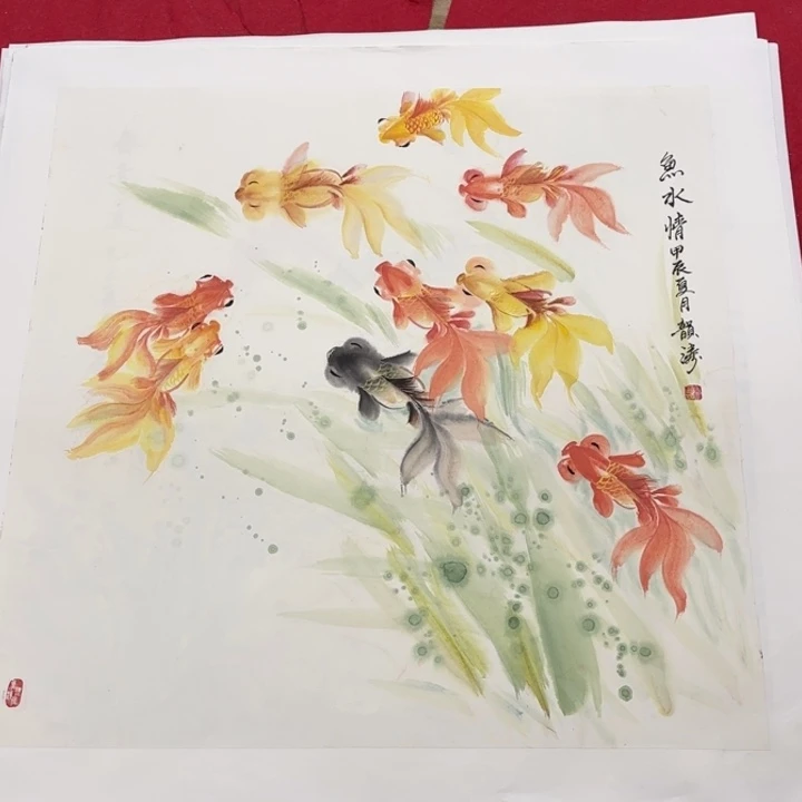 国画花鸟等图案为一体而得