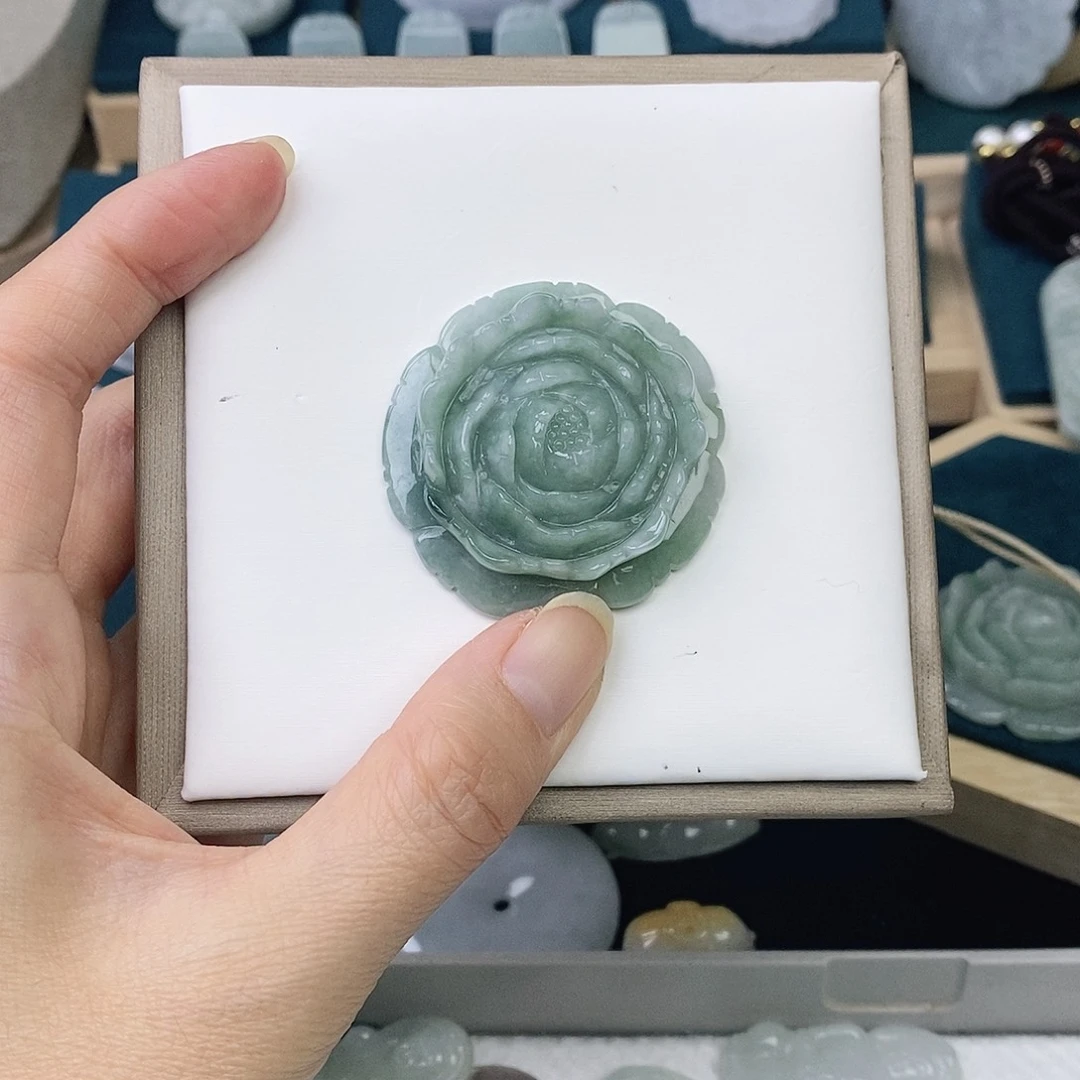 翡翠未镶嵌颈饰花