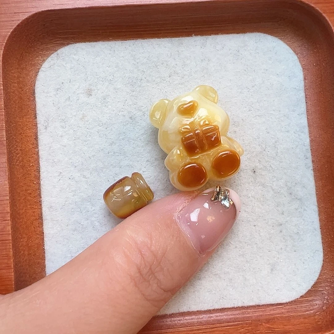 未镶嵌琥珀珠宝奇石?