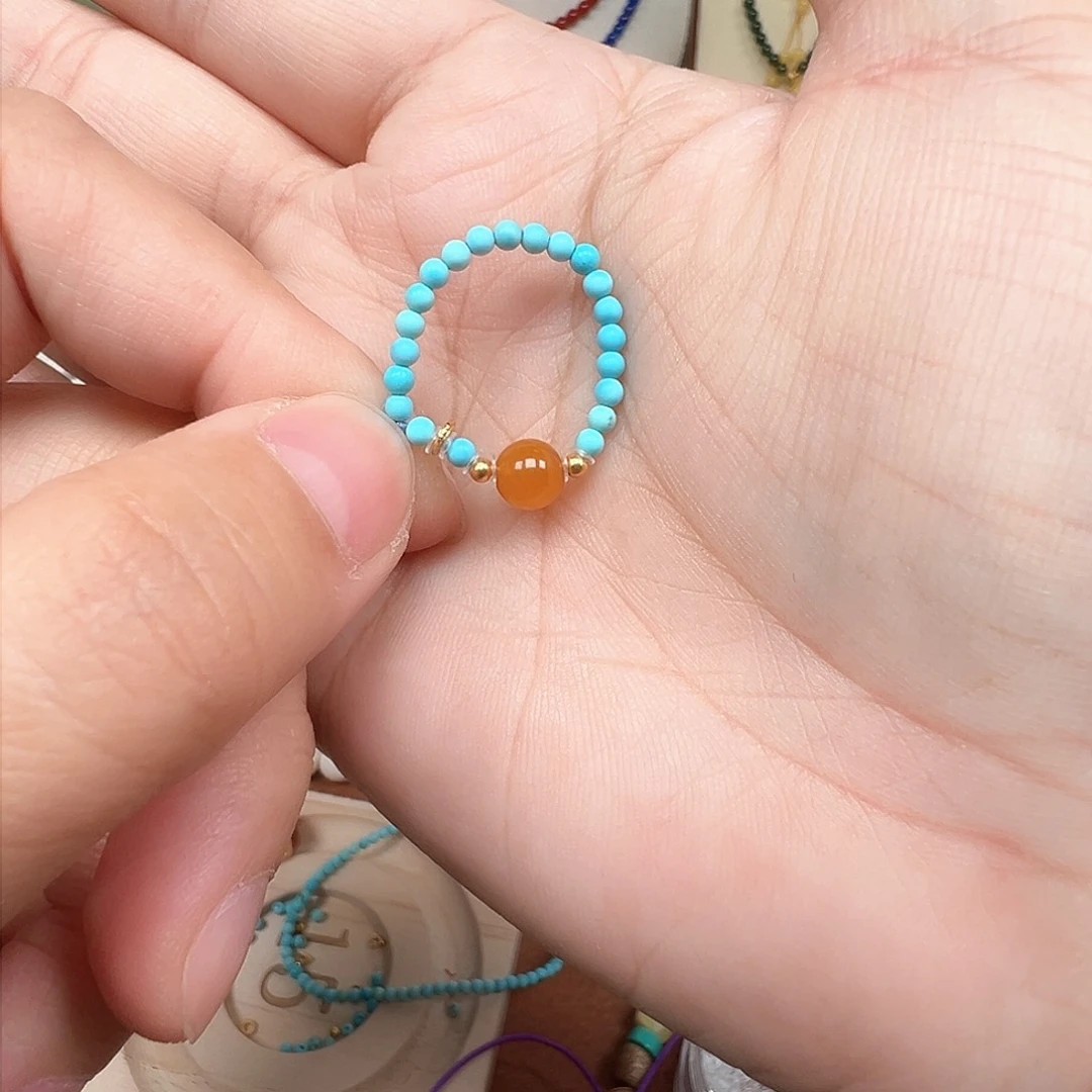 蜜蜡裸石未镶嵌。*霞戒指戒指