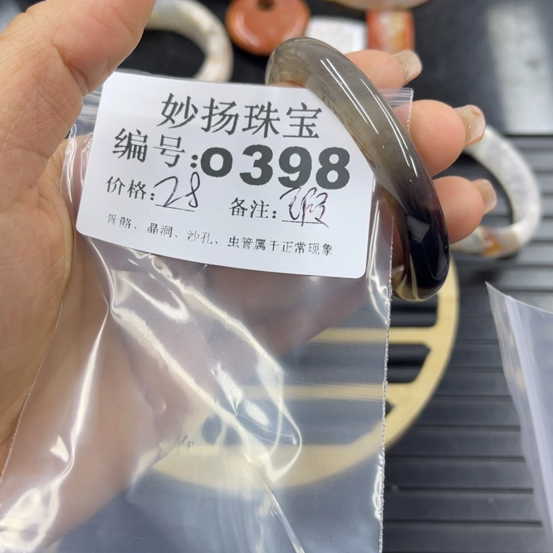 硅化珊瑚（珊瑚玉）瑕未镶嵌荆*舞