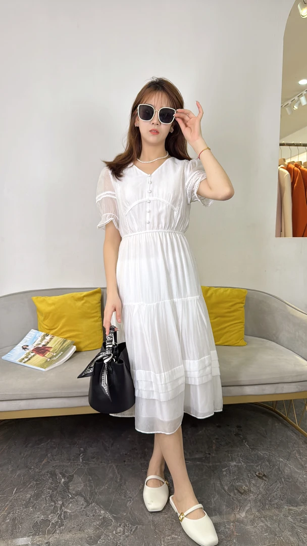 5B137新款时尚V领包扣装饰泡泡袖松紧腰显瘦中长款夏季连衣裙
