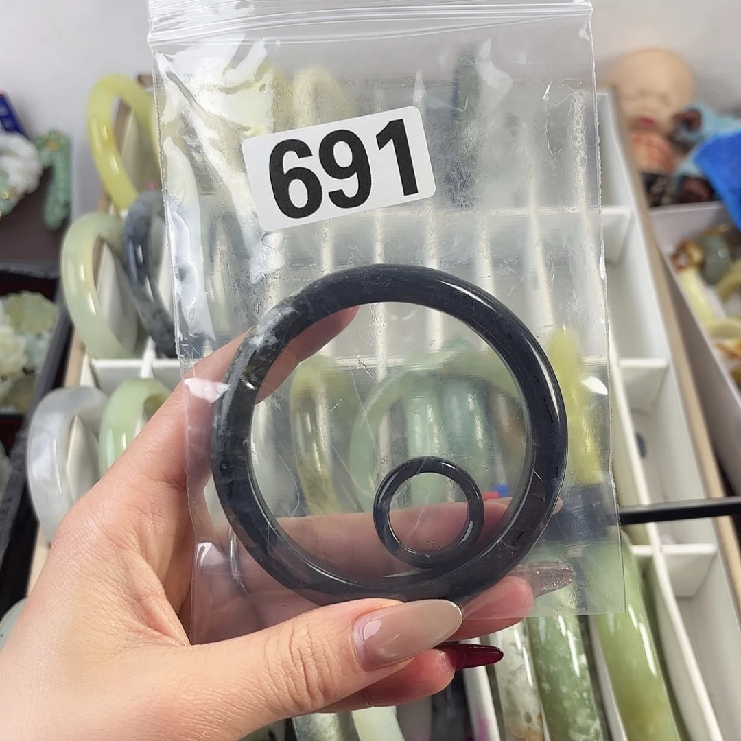 蛇纹石玉手镯未镶嵌是****～