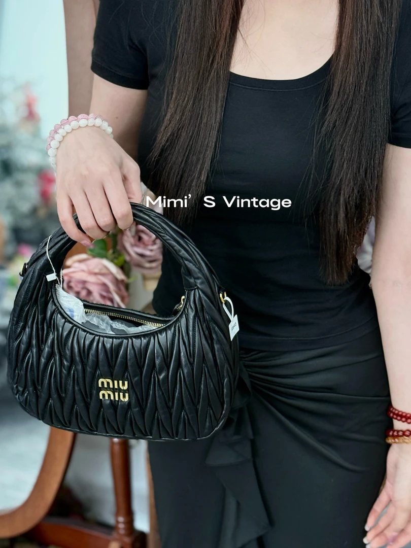 99新 MIU MIU/缪缪 中号黑金wander腋下hobo