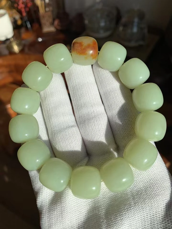 黄白河磨玉《手串》，一粒带皮，玉质细腻。规格：15-16。