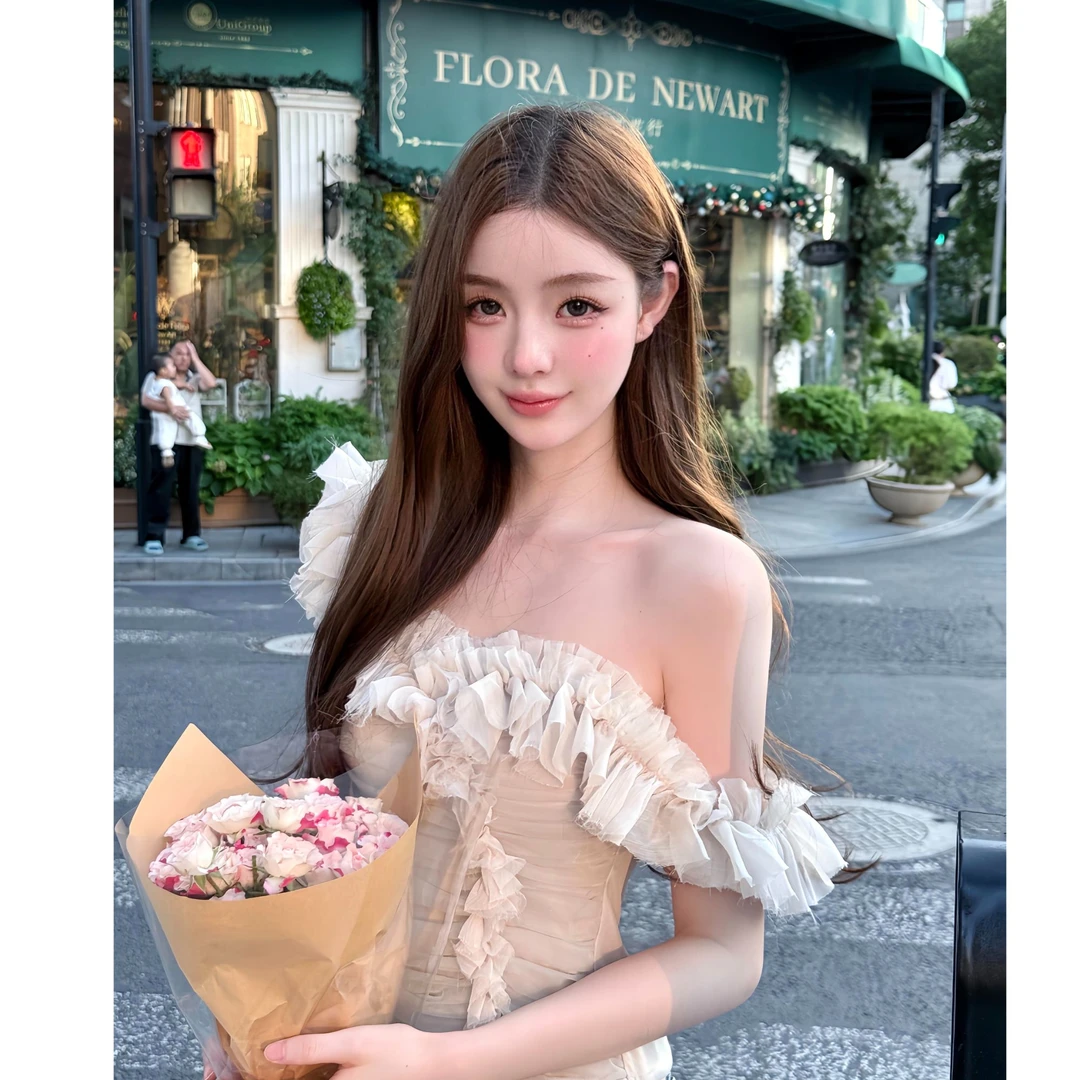 法式设计感不规则花边吊带女辣妹性感露肩收腰显瘦上衣配休闲裤