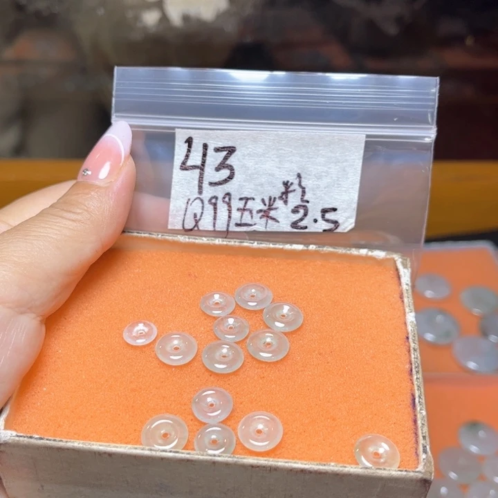 定制翡翠未镶嵌玉*粒不