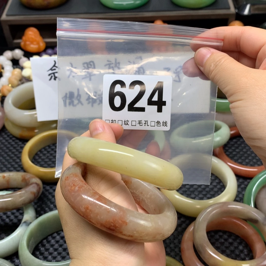 手镯石英质玉未镶嵌✨****?