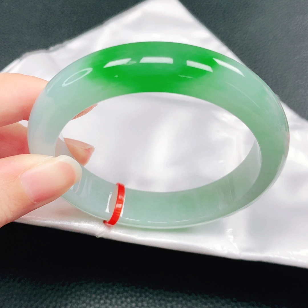 翡翠未镶嵌手镯57圈