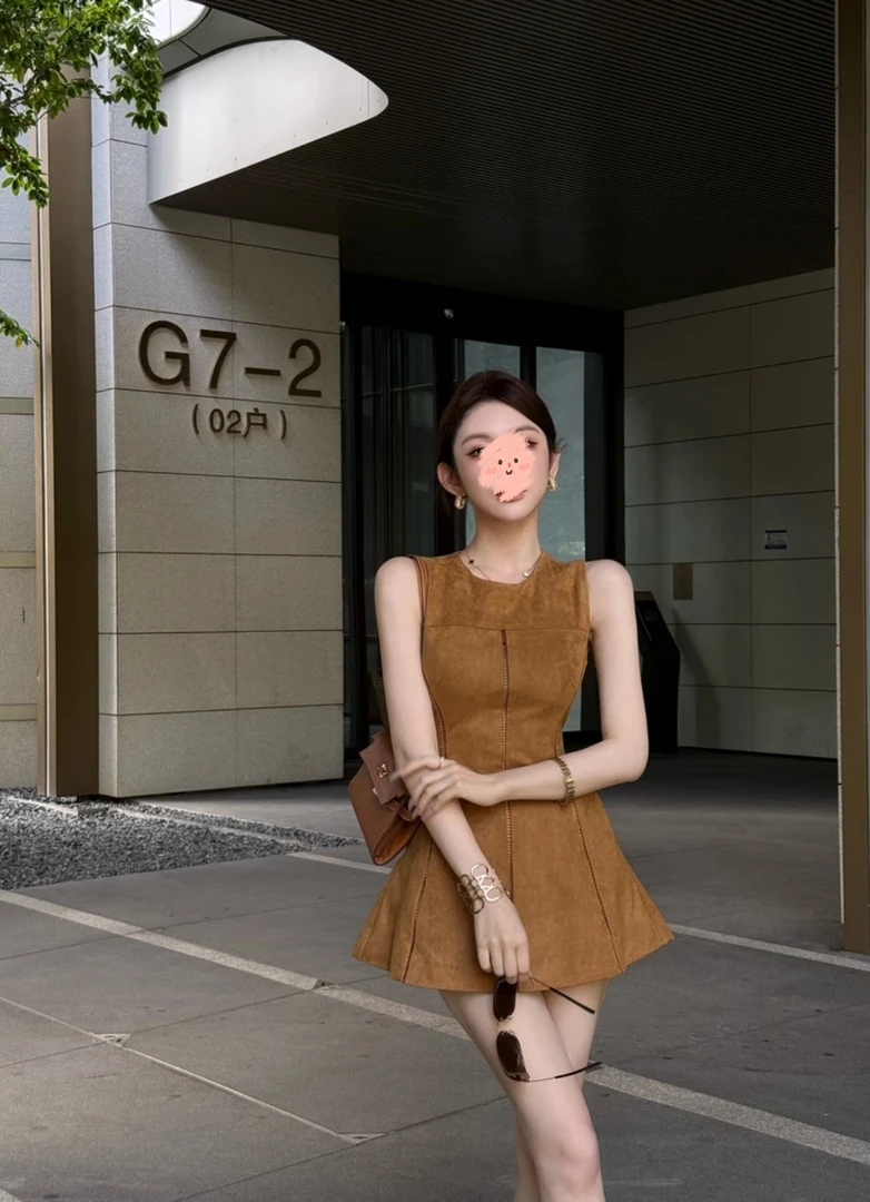 设计感复古韩版镂空收腰连衣裙气质高腰显瘦小个子时尚无袖背心裙