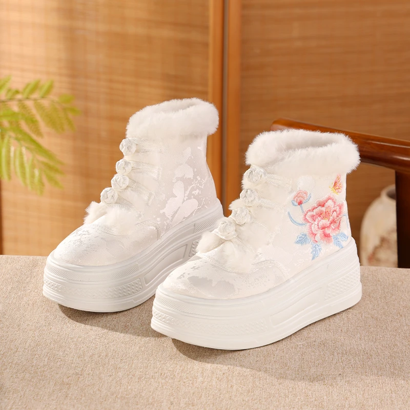 冬季加绒汉服靴子女古风增高保暖女靴新中式厚底盘扣短靴绣花棉鞋