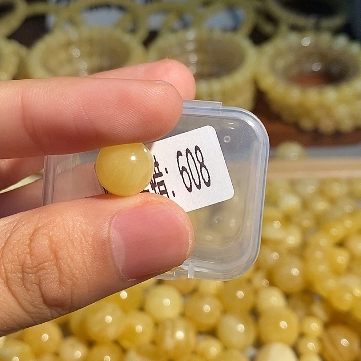 未镶嵌琥珀珠宝奇石608