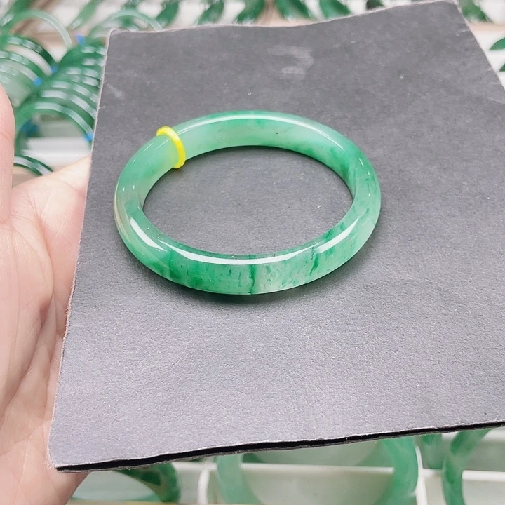 未镶嵌手镯石英质玉