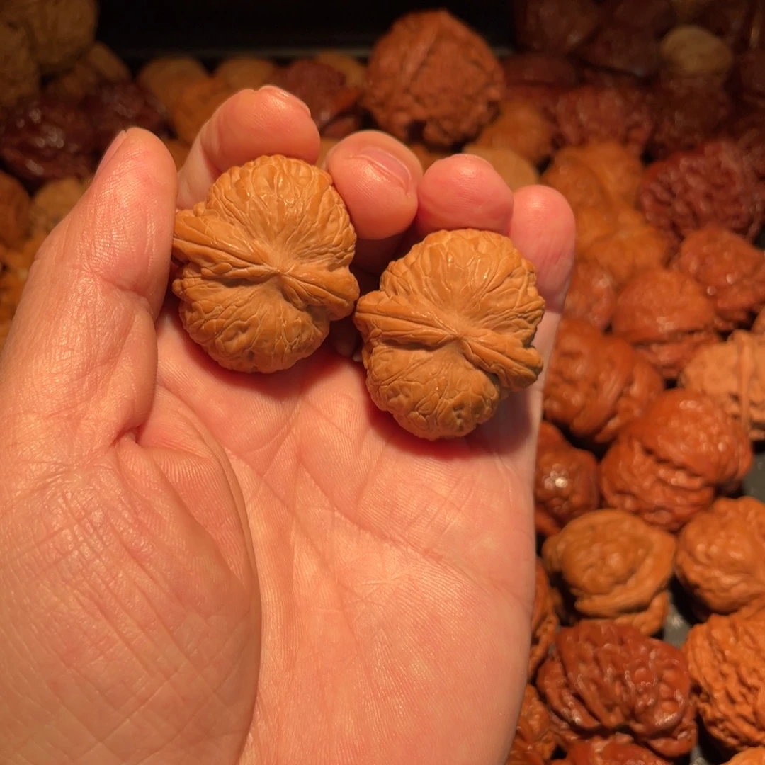 文玩核桃吊坠元宝