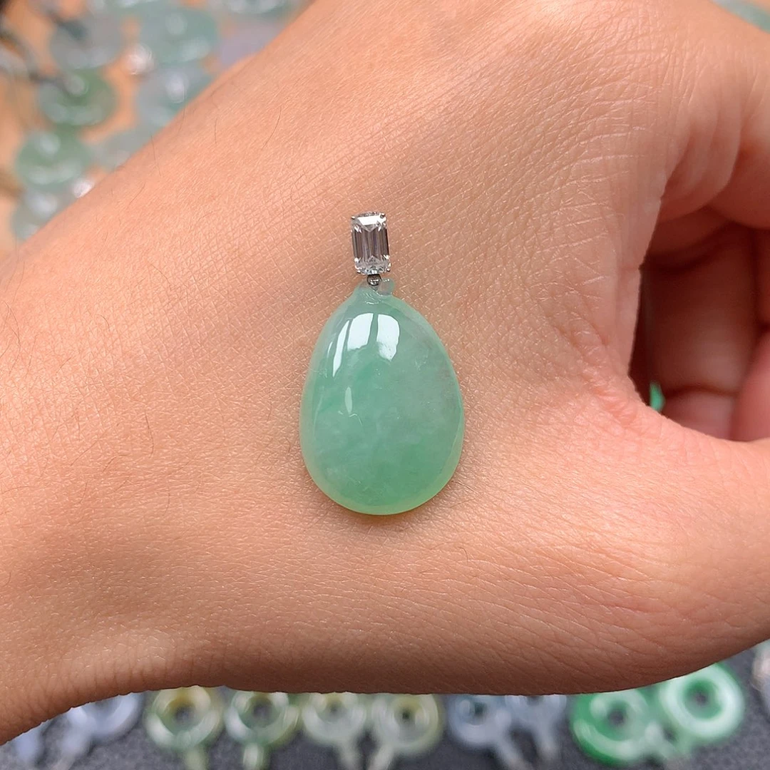 吊坠(不含链)18K金镶嵌翡翠