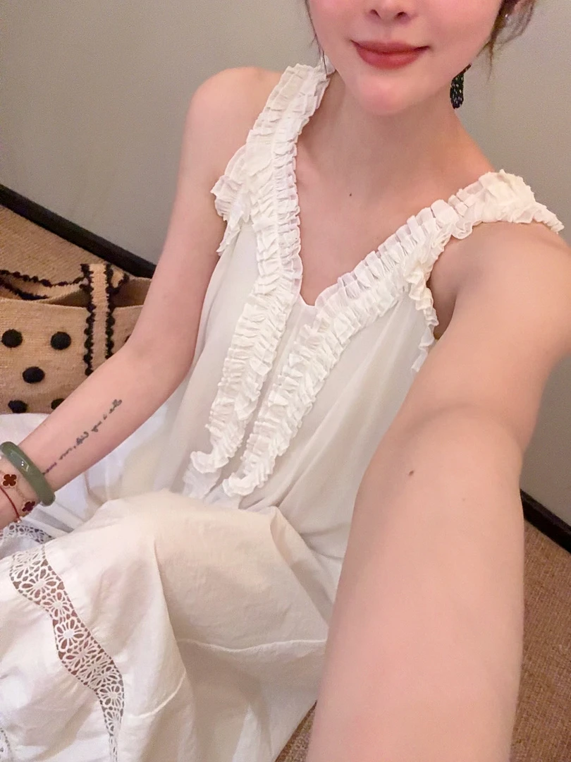 老赵服饰 法式轻奢高级感木耳边V领吊带背心上衣 21AU3826