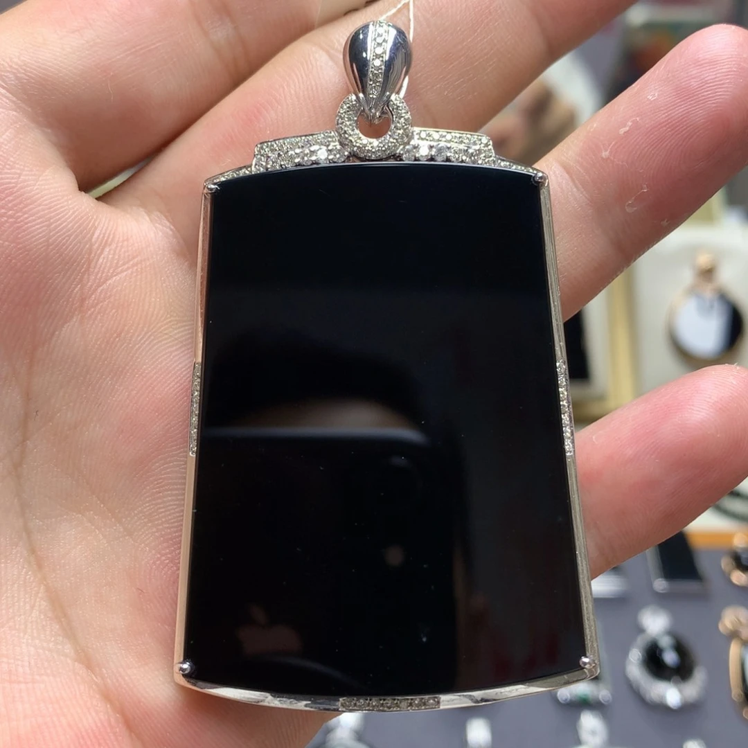 颈饰18K金镶嵌翡翠墨翠无事牌