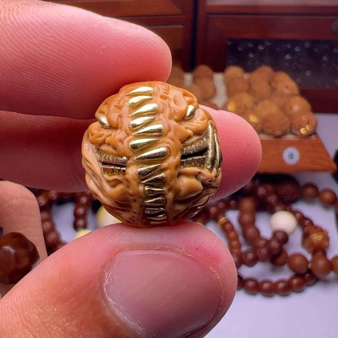 猴头核桃吊坠精工满镶嵌吞噬恶僧