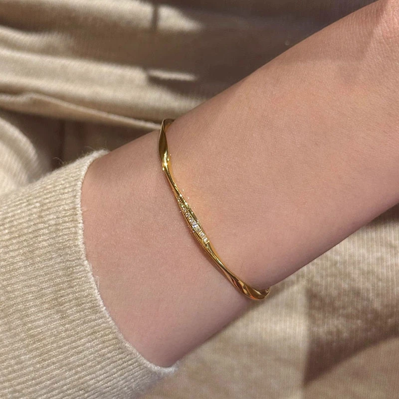 小红书爆款实心闪钻莫比乌斯环手镯轻奢高级感精致款手饰