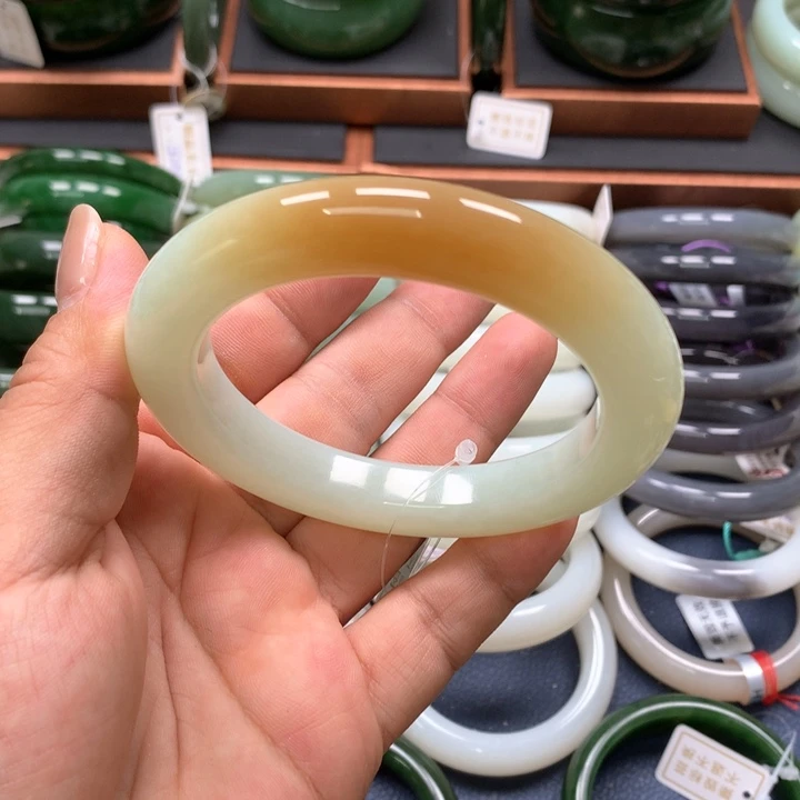 【闪购商品】未镶嵌手镯和田玉