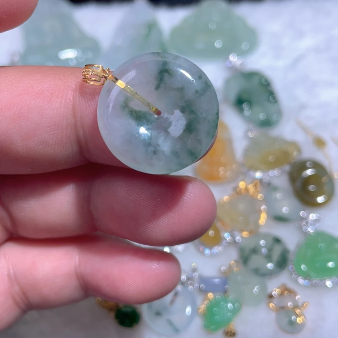 翡翠18K金镶嵌颈饰