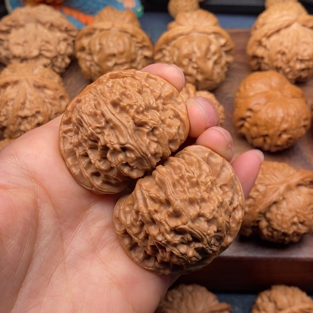 文玩核桃把件43闷尖球白